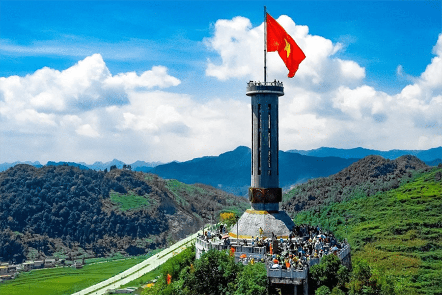 Lung Cu Flagpole in Dong Van - Start your Tuyen Quang Travel with serene vistas